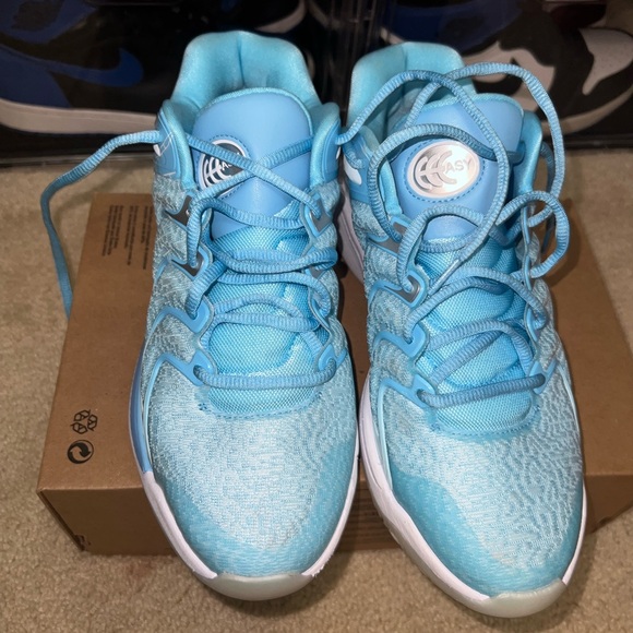 Size 9 - Nike KD 17 Christmas Pack - Picture 5 of 8